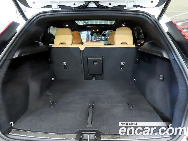 Вольво XC40 — Фото автомобиля 17
