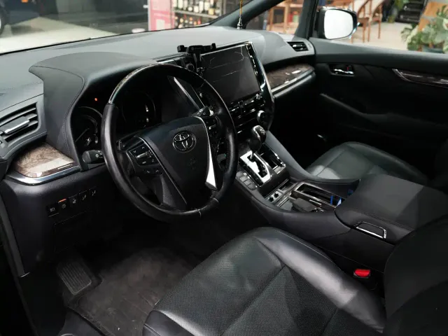 Toyota Alphard — Фото автомобиля 13