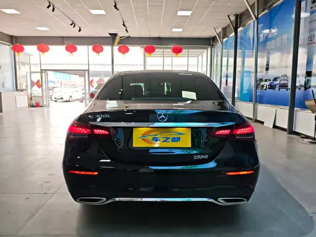 Mercedes-Benz E-Class — Фото автомобиля 8