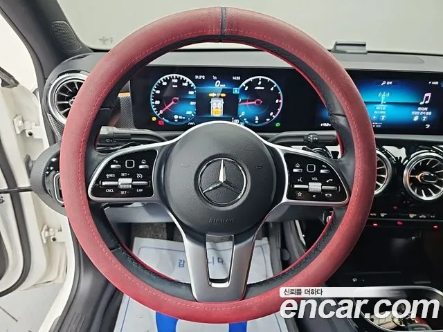 Mercedes-Benz A-Class — Фото автомобиля 11