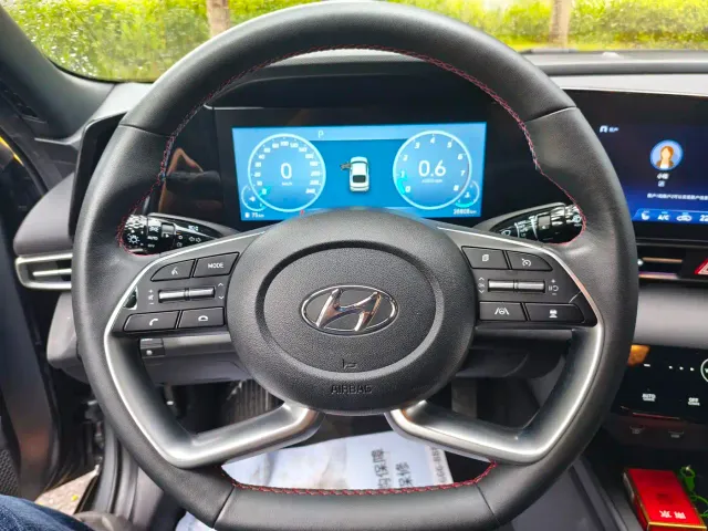 Hyundai Elantra 2022 1.5L CVT LUX Black Knight Limited Edition — Фото автомобиля 10