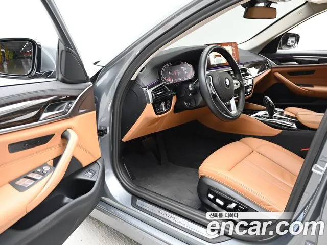 BMW 5 Series G30 — Фото автомобиля 11