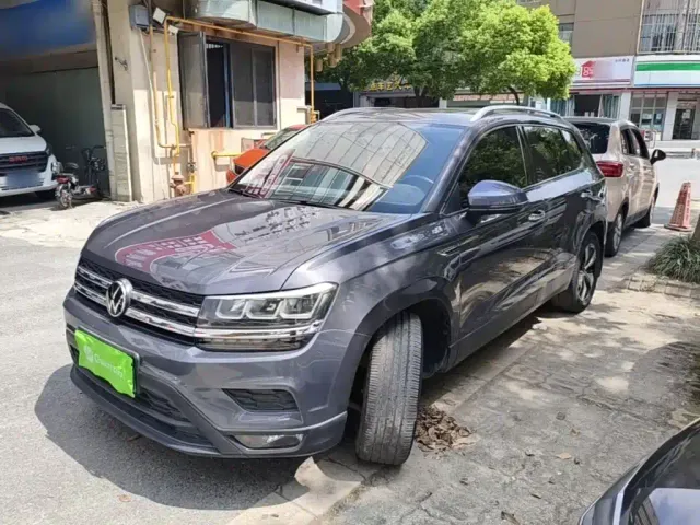 Фотография автомобиля — Volkswagen Tharu