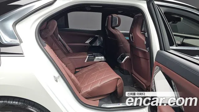 BMW i7 xDrive 60 M Sport — Фото автомобиля 10