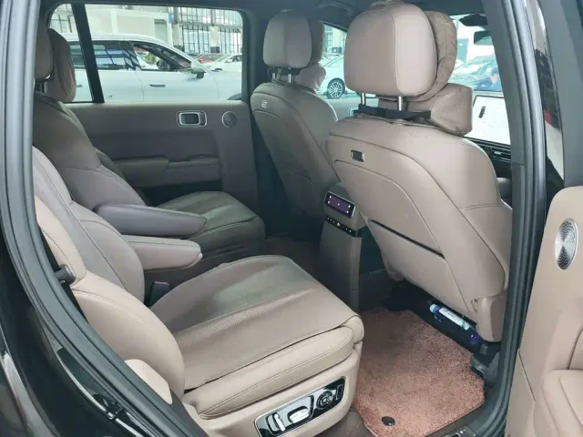 Li Auto L9 — Фото автомобиля 12