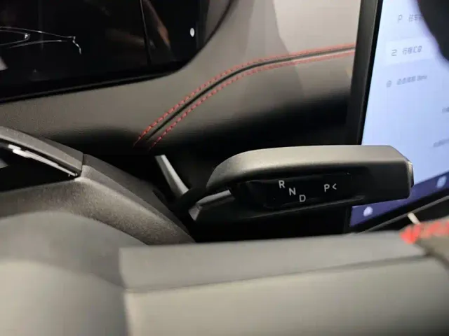 Xiaomi SU7 Ultra — Фото автомобиля 13