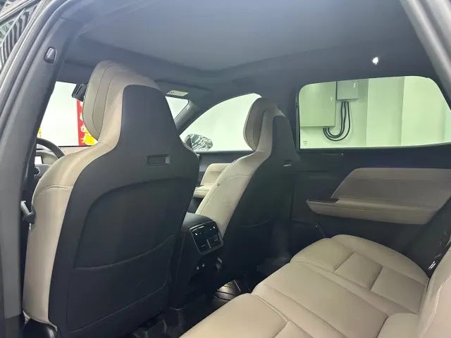 Volvo XC70 Plug-in Hybrid — Фото автомобиля 21