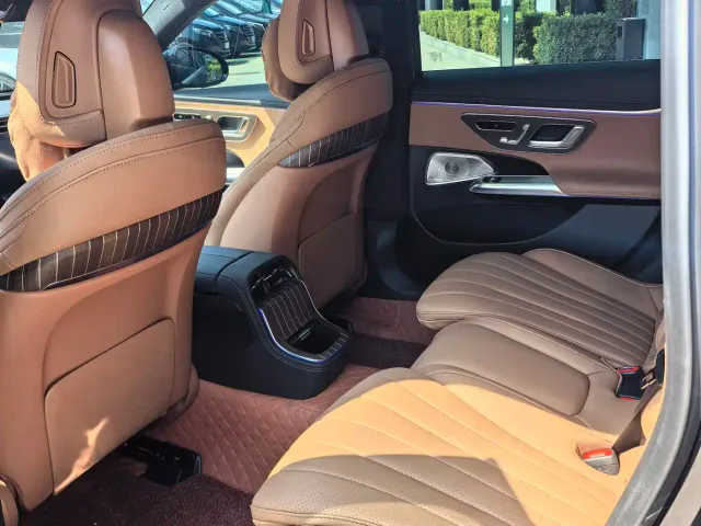 Mercedes-Benz E-Class — Фото автомобиля 7
