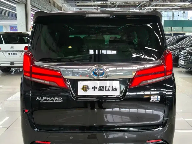 Toyota Alphard — Фото автомобиля 11
