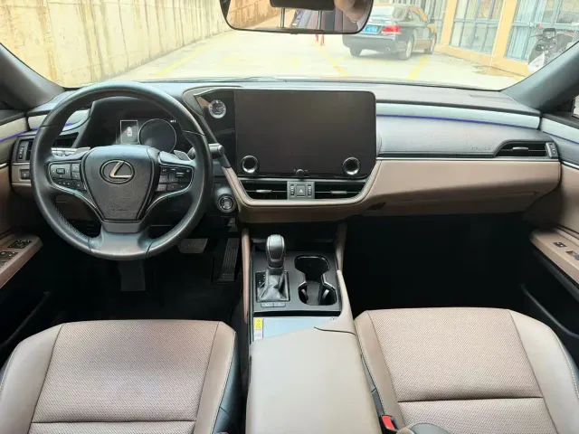 Lexus ES — Фото автомобиля 7