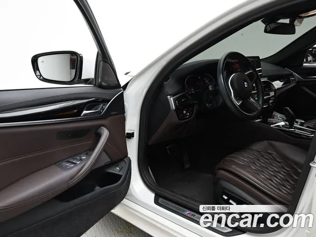 BMW 5 Series G30 — Фото автомобиля 11