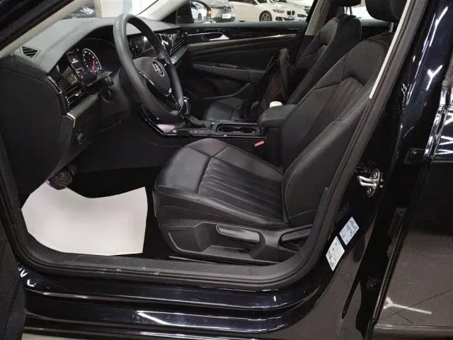 Volkswagen Passat — Фото автомобиля 10