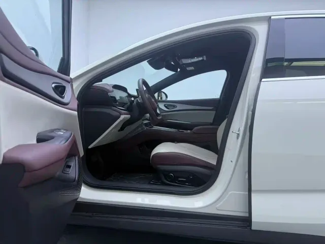 BYD Seal 07 DM-i — Фото автомобиля 4