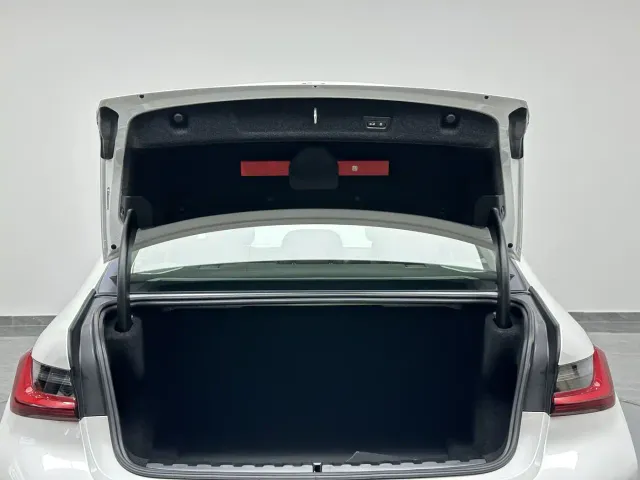 BMW 3 Series — Фото автомобиля 13