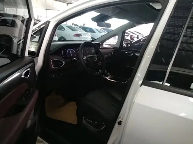GAC Trumpchi M6 — Фото автомобиля 15