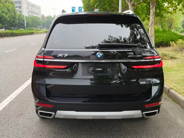 BMW X7 — Фото автомобиля 4