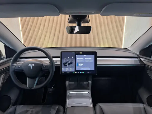 Tesla Model Y — Фото автомобиля 10