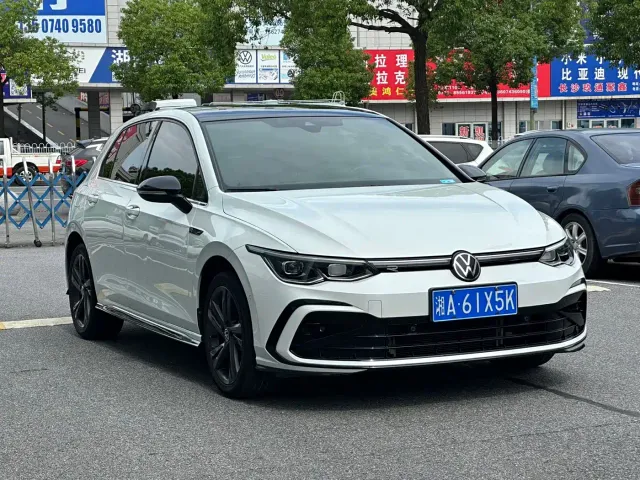 Volkswagen Golf — Фото автомобиля 3