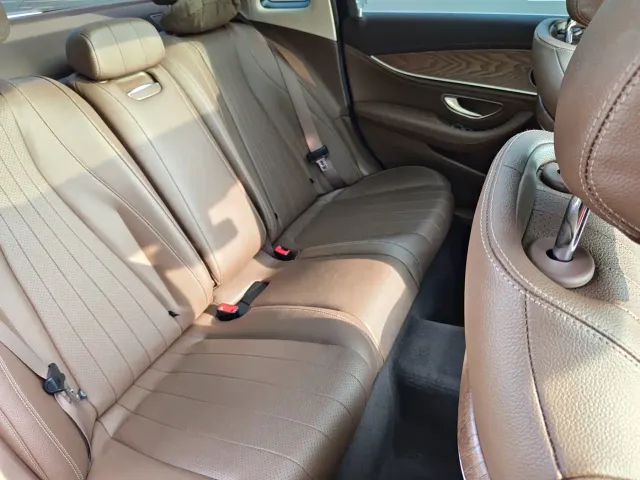 Mercedes-Benz E-Class — Фото автомобиля 28