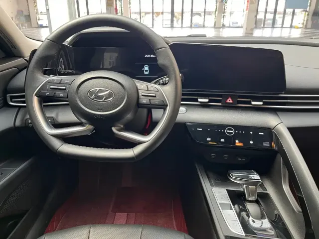 Hyundai Elantra 2022 1.5L CVT LUX Premium Edition — Фото автомобиля 7