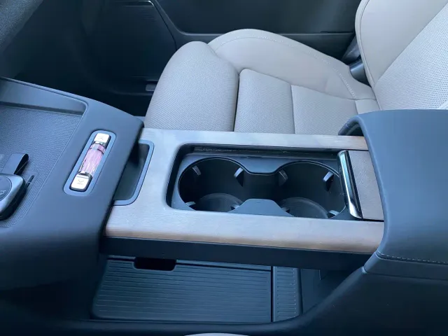 Volvo XC70 Plug-in Hybrid — Фото автомобиля 15