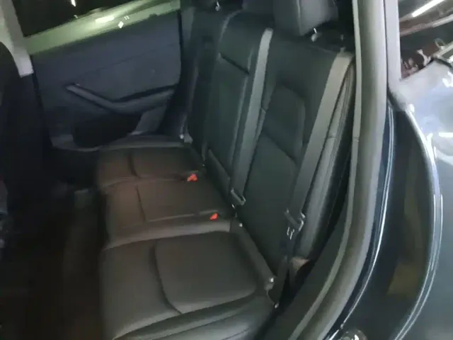 Tesla Model Y — Фото автомобиля 12