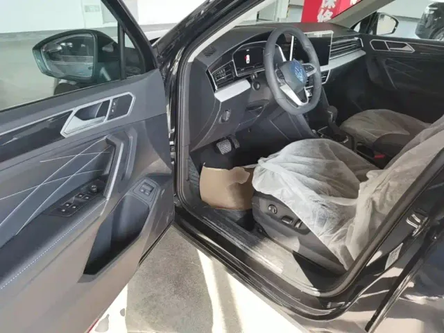 Volkswagen Tiguan L PHEV — Фото автомобиля 15