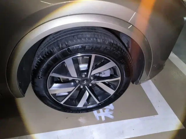 Li Auto L8 — Фото автомобиля 25