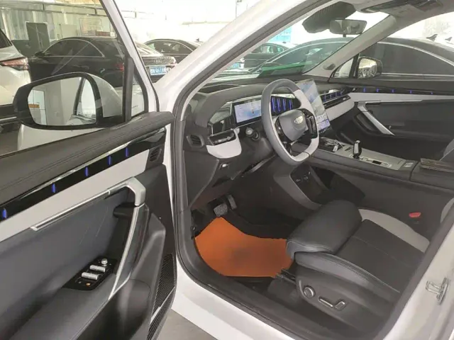 Geely Boyue L — Фото автомобиля 15