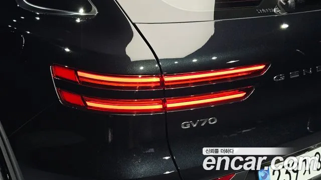 Genesis GV70 — Фото автомобиля 8