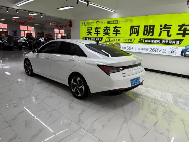 Hyundai Elantra — Фото автомобиля 4