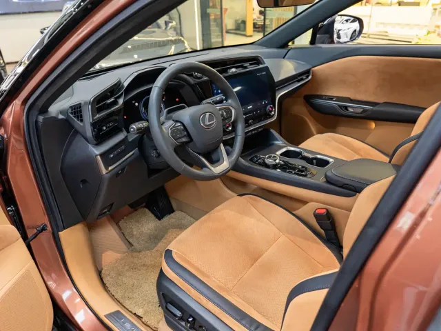 Lexus RZ — Фото автомобиля 9