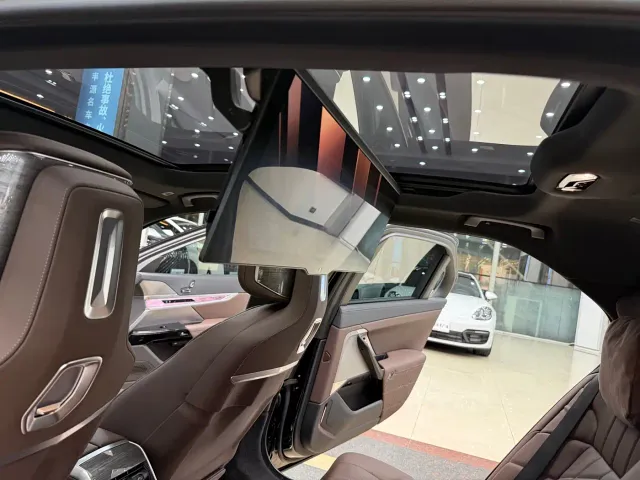 BMW 7 Series — Фото автомобиля 15