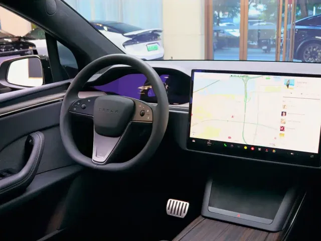 Tesla Model X — Фото автомобиля 9