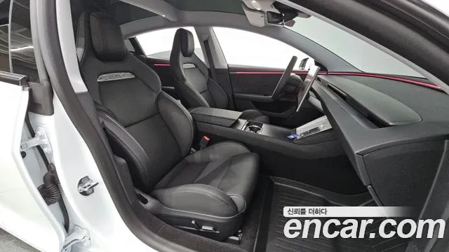 Tesla Model 3 — Фото автомобиля 25