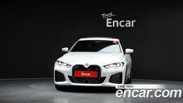 BMW i4 — Фото автомобиля 3