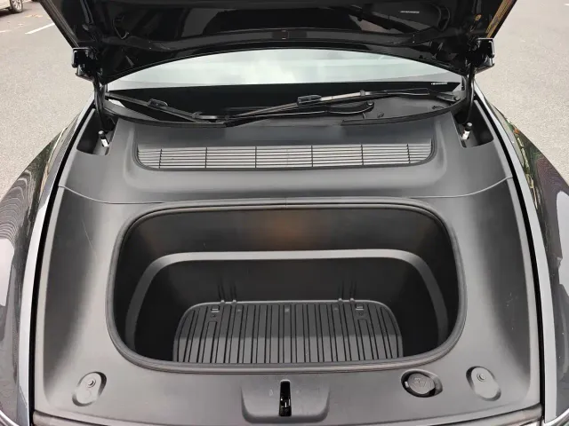 Tesla Model Y — Фото автомобиля 19