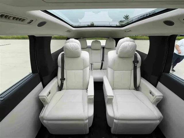 Li Auto MEGA — Фото автомобиля 24