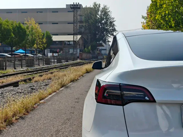 Tesla Model Y — Фото автомобиля 10