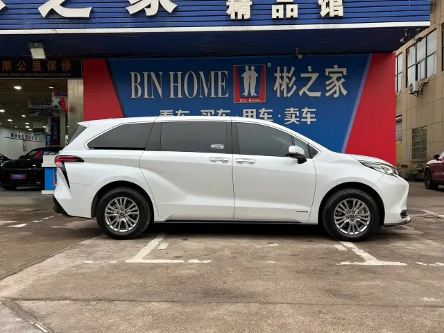 Toyota Sienna — Фото автомобиля 15