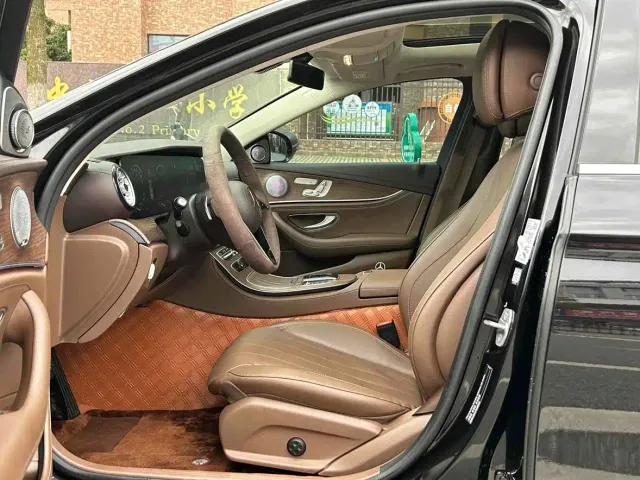 Mercedes-Benz E-Class — Фото автомобиля 8