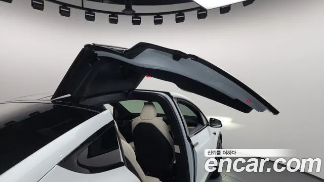 Tesla Model X — Фото автомобиля 23
