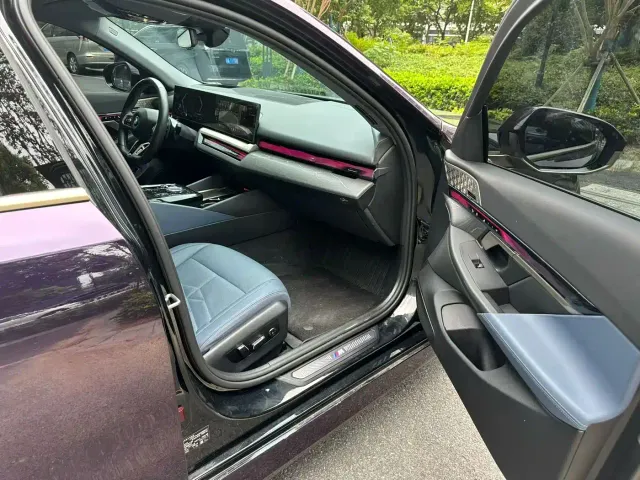 BMW 5 Series — Фото автомобиля 4