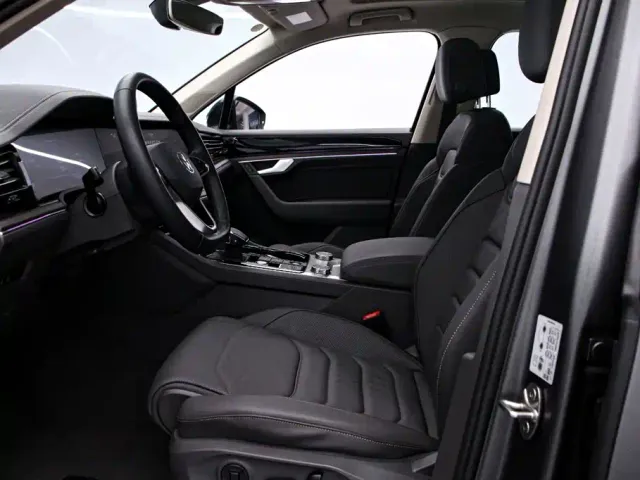 Volkswagen Touareg — Фото автомобиля 14