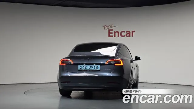 Tesla Model 3 — Фото автомобиля 4