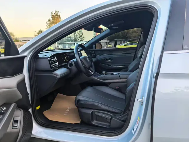 BYD Qin L — Фото автомобиля 6