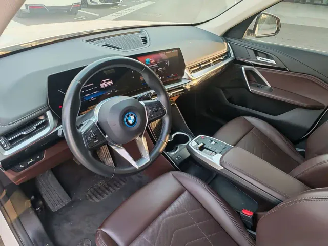 BMW iX1 — Фото автомобиля 10