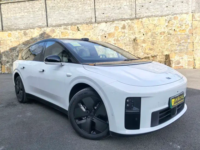 Li Auto i6 — Фото автомобиля 2