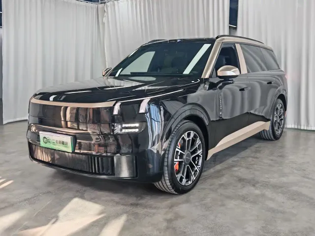 Фотография автомобиля — Lynk & Co 900