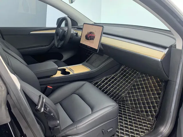 Tesla Model Y — Фото автомобиля 9